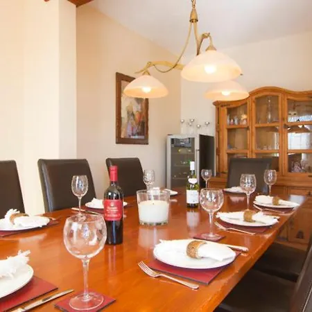 Villa Sleeps 10 With Pool Nazaret