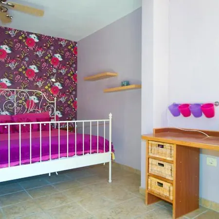Sleeps 10 With Pool Villa Nazaret