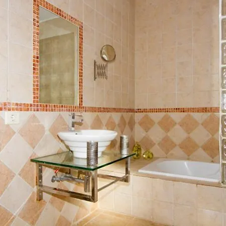 Villa Sleeps 10 With Pool Nazaret