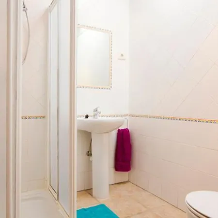 Villa Sleeps 10 With Pool *